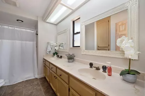 Bath - 1930 Indian Rock Rd, Cool, CA 95614 photo 1 of 4