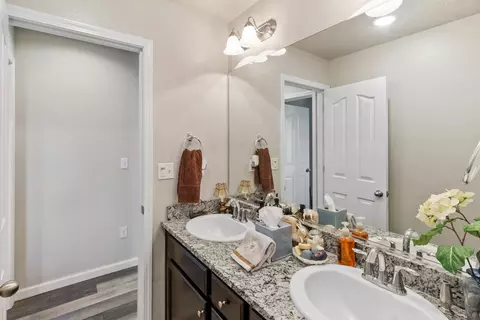 Bath - 4373 Strathmore, Merced, CA 95348 photo 7 of 7