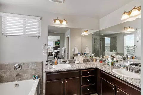 Bath - 4373 Strathmore, Merced, CA 95348 photo 3 of 7