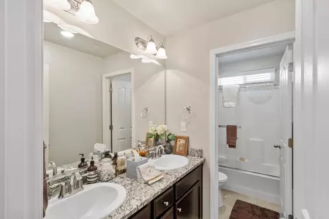 Bath - 4373 Strathmore, Merced, CA 95348 photo 5 of 7
