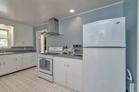 Kitchen - 954 Garden Loop, Placerville, CA 95667 photo 4 of 5