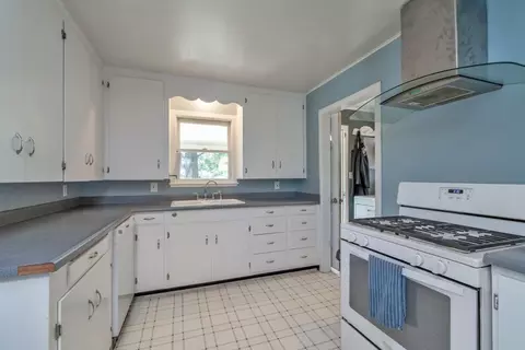 Kitchen - 954 Garden Loop, Placerville, CA 95667 photo 5 of 5