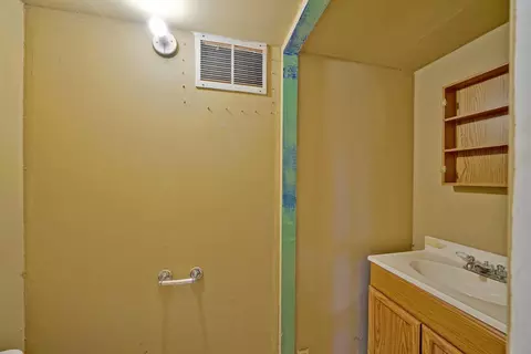 Bath - 954 Garden Loop, Placerville, CA 95667 photo 4 of 4