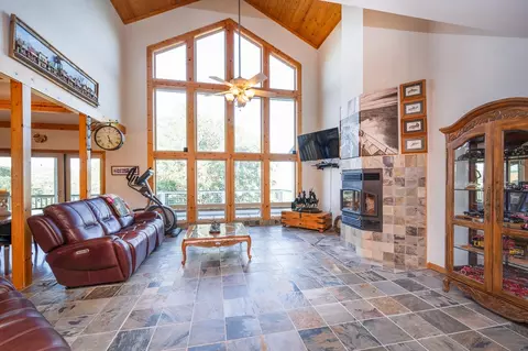 Living - 6060 Stony Creek Rd, Jackson, CA 95642 photo 4 of 7
