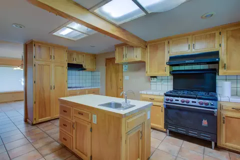 Kitchen - 2829 Bedford Dr, Merced, CA 95340 photo 10 of 11