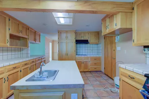 Kitchen - 2829 Bedford Dr, Merced, CA 95340 photo 6 of 11