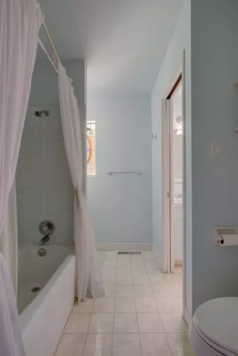 Bath - 2829 Bedford Dr, Merced, CA 95340 photo 6 of 6