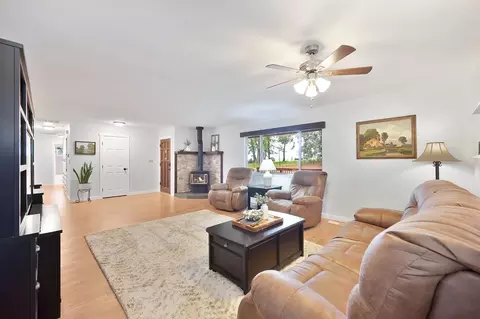 Living - 25375 Pineview Dr, Colfax, CA 95713 photo 2 of 3