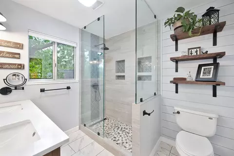 Bath - 25375 Pineview Dr, Colfax, CA 95713 photo 3 of 5