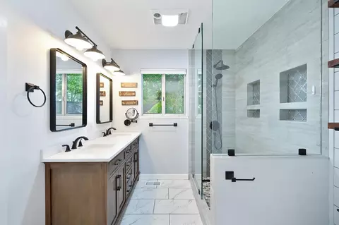 Bath - 25375 Pineview Dr, Colfax, CA 95713 photo 1 of 5