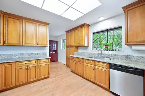 Kitchen - 25375 Pineview Dr, Colfax, CA 95713 photo 5 of 8