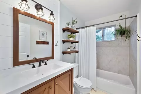 Bath - 25375 Pineview Dr, Colfax, CA 95713 photo 5 of 5