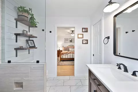 Bath - 25375 Pineview Dr, Colfax, CA 95713 photo 4 of 5