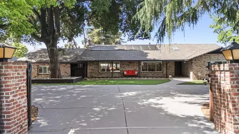 3221 Country Club Blvd, Stockton, CA 95204