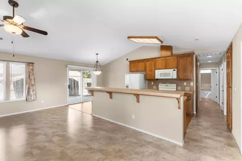 737 Young Ct, Galt, CA 95632 photo 4
