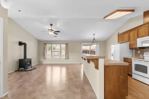 737 Young Ct, Galt, CA 95632 photo 5