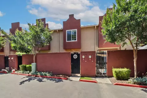 956 Q St, Sacramento, CA 95811