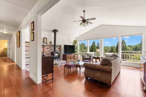 Entry Way - 20088 Peyton Pl, Grass Valley, CA 95949 photo 1 of 2