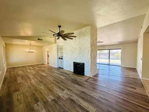 Living - 553 Manor Oak Pl, Manteca, CA 95336 photo 3 of 6