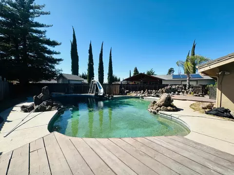 Exterior - 553 Manor Oak Pl, Manteca, CA 95336 photo 6 of 14