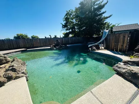 Exterior - 553 Manor Oak Pl, Manteca, CA 95336 photo 8 of 14