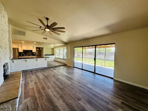 Living - 553 Manor Oak Pl, Manteca, CA 95336 photo 4 of 6