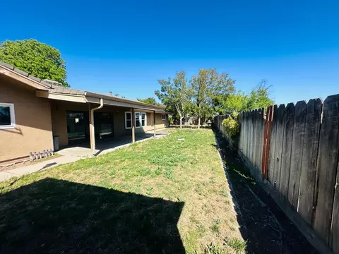 Exterior - 553 Manor Oak Pl, Manteca, CA 95336 photo 11 of 14