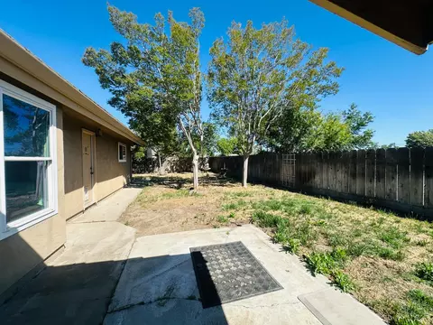 Exterior - 553 Manor Oak Pl, Manteca, CA 95336 photo 12 of 14