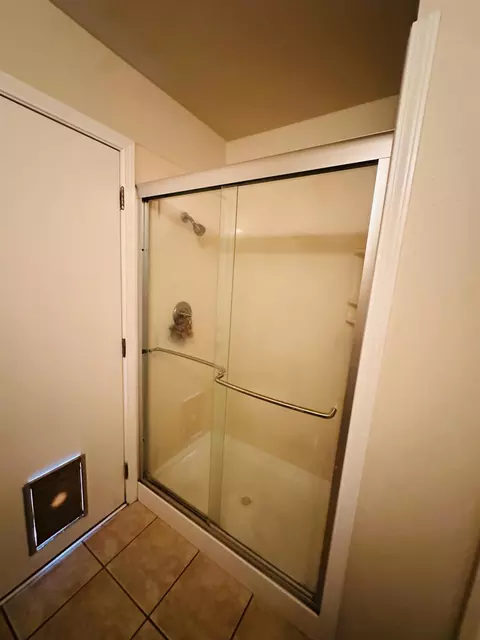 Bath - 553 Manor Oak Pl, Manteca, CA 95336 photo 5 of 6