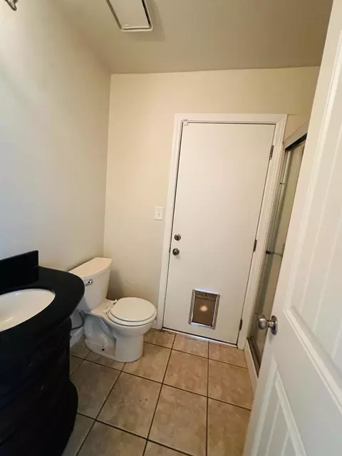 Bath - 553 Manor Oak Pl, Manteca, CA 95336 photo 6 of 6
