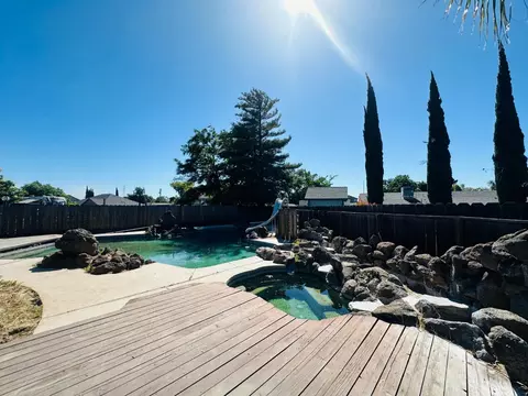 Exterior - 553 Manor Oak Pl, Manteca, CA 95336 photo 5 of 14