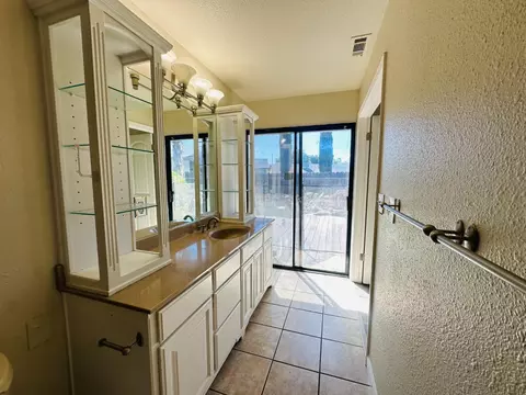 Bath - 553 Manor Oak Pl, Manteca, CA 95336 photo 3 of 6