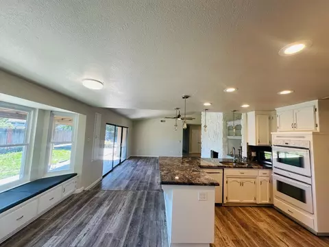 Kitchen - 553 Manor Oak Pl, Manteca, CA 95336 photo 2 of 4