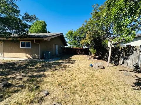 Exterior - 553 Manor Oak Pl, Manteca, CA 95336 photo 13 of 14