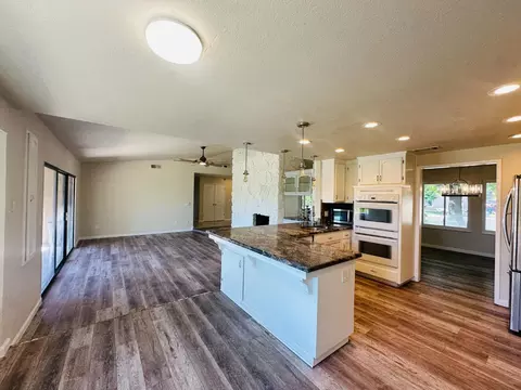 Kitchen - 553 Manor Oak Pl, Manteca, CA 95336 photo 3 of 4