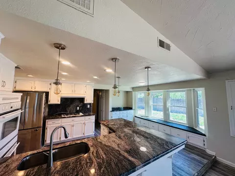 Kitchen - 553 Manor Oak Pl, Manteca, CA 95336 photo 4 of 4