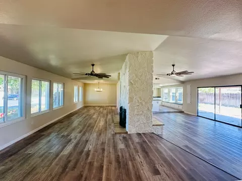 Living - 553 Manor Oak Pl, Manteca, CA 95336 photo 2 of 6
