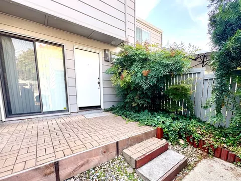 230 W Rumble Rd #B, Modesto, CA 95350