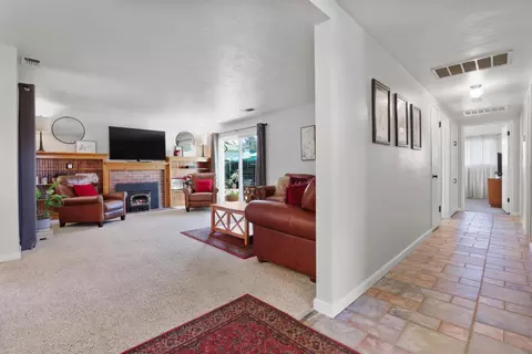 Entry Way - 944 S Crescent Ave, Lodi, CA 95240 photo 2 of 2