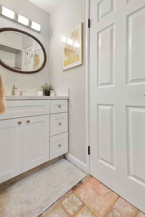 Bath - 944 S Crescent Ave, Lodi, CA 95240 photo 2 of 3