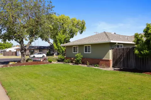 Exterior - 944 S Crescent Ave, Lodi, CA 95240 photo 3 of 11