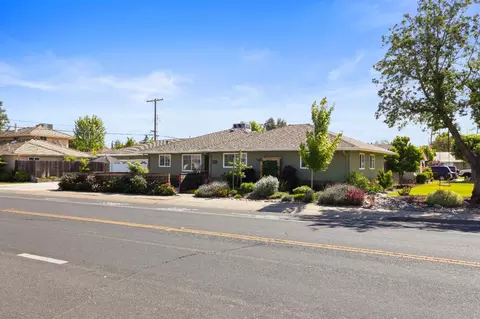 Exterior - 944 S Crescent Ave, Lodi, CA 95240 photo 2 of 11