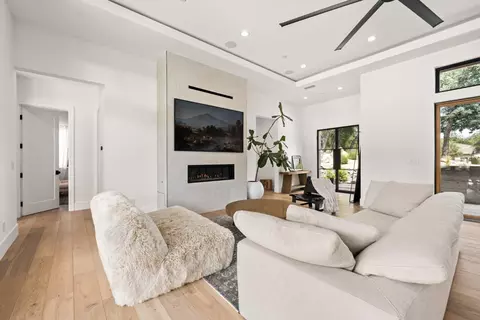 Living - 3320 Cherokee Trl, Loomis, CA 95650 photo 3 of 3