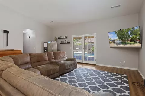 834 N Ham Ln, Lodi, CA 95242 photo 3