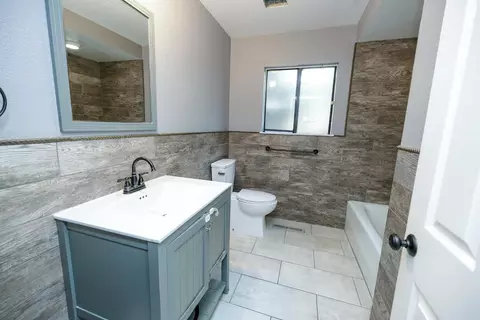 Bath - 10329 Golf Link Rd, Turlock, CA 95380 photo 2 of 5
