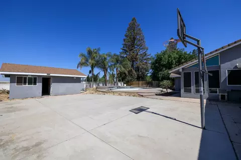 Exterior - 10329 Golf Link Rd, Turlock, CA 95380 photo 5 of 16