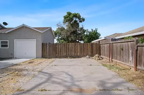 800 Flower St, Turlock, CA 95380 photo 4