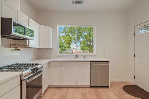Kitchen - 1237 S Commerce St, Stockton, CA 95206 photo 3 of 6