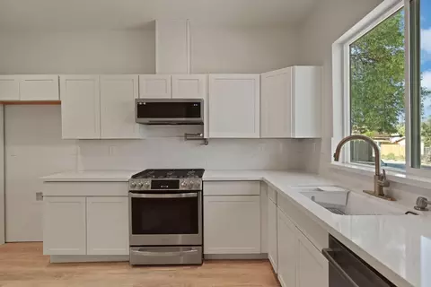 Kitchen - 1237 S Commerce St, Stockton, CA 95206 photo 5 of 6