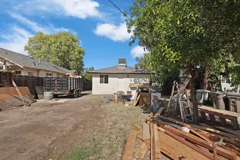 Exterior - 1237 S Commerce St, Stockton, CA 95206 photo 6 of 8
